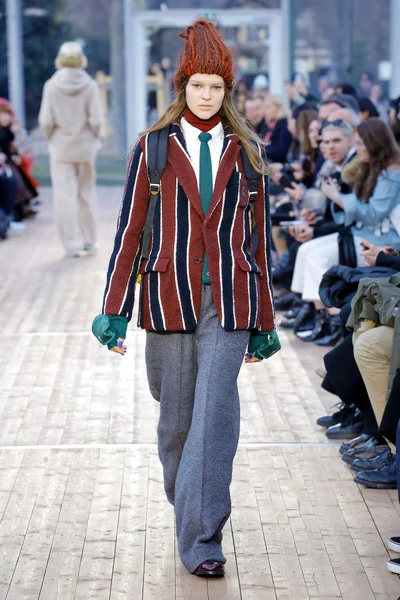 Look 7